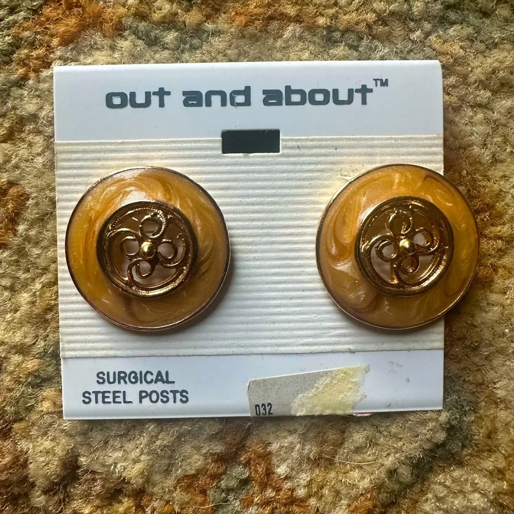 Vintage Out & About Tan Glazed & Gold Tone Clover Post Earrings